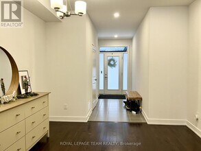 57 Heirloom St in Ottawa, ON - Building Photo - Building Photo