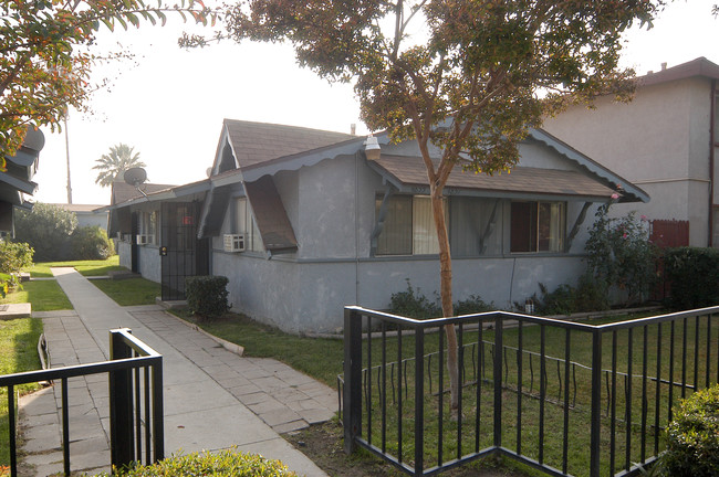 4855 Canoga St in Montclair, CA - Building Photo - Building Photo