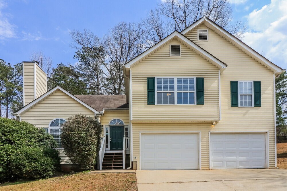 7254 Brittany Way in Douglasville, GA - Building Photo