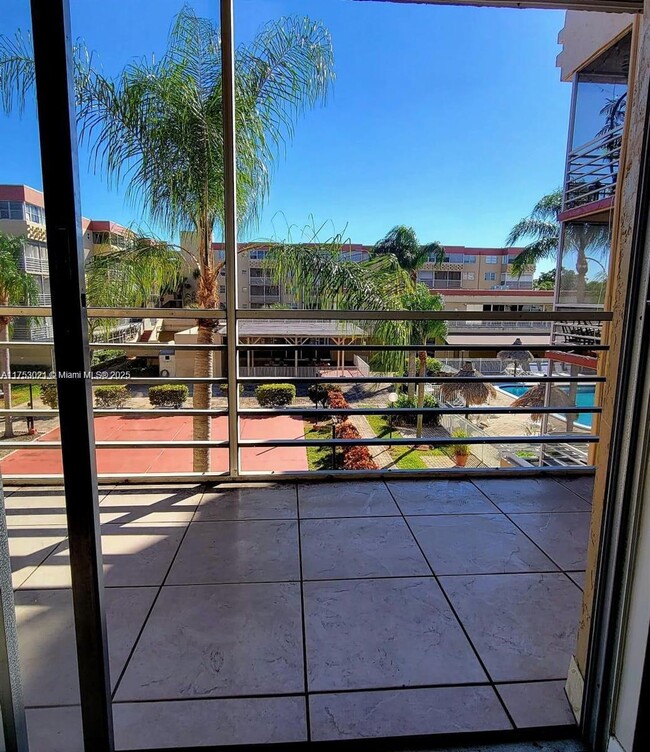 406 NW 68th Ave in Plantation, FL - Building Photo - Building Photo