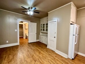 1002 Gregg St in Denton, TX - Building Photo - Building Photo