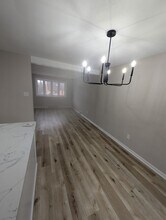 592 Guylyn Dr in Pittsburgh, PA - Building Photo - Building Photo