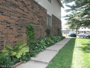 7220 Bluewater Dr in Village of Clarkston, MI - Building Photo - Building Photo