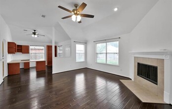 4827 Aquagate Dr in Spring, TX - Building Photo - Building Photo