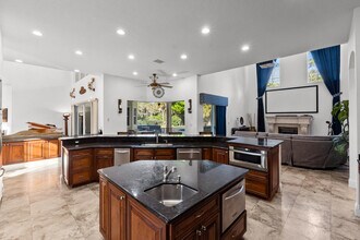 14471 Paddock Dr in Wellington, FL - Building Photo - Building Photo