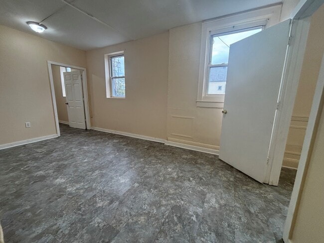 380 East Ave, Unit 380-1 in Perth Amboy, NJ - Building Photo - Building Photo