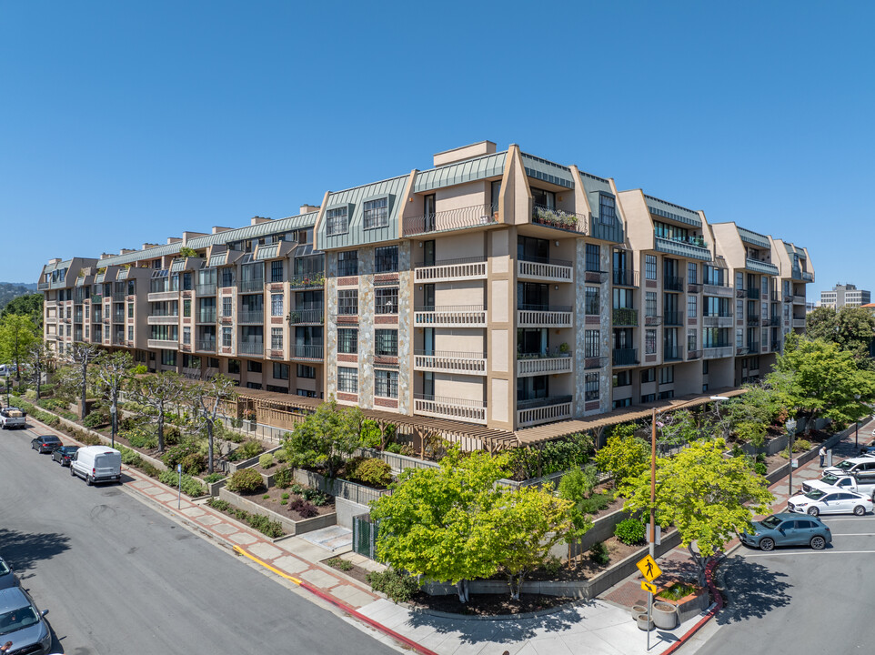 Gramercy On the Park in San Mateo, CA - Building Photo