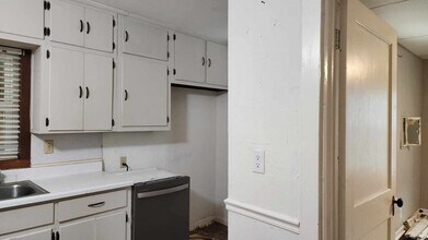 1613 W Noble Ave in Guthrie, OK - Building Photo - Building Photo