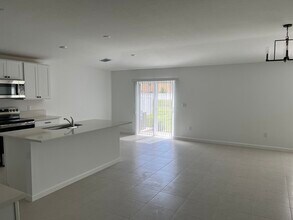 794 Carlyle Wy in Fort Pierce, FL - Building Photo - Building Photo