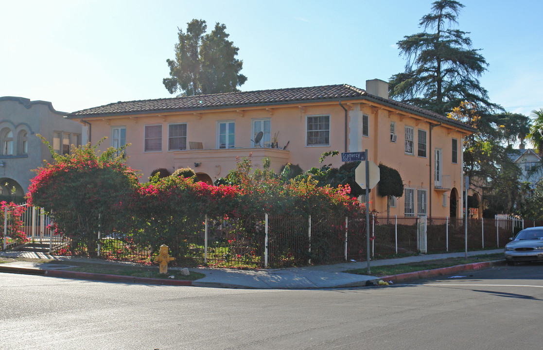 3050 W 15th St in Los Angeles, CA - Building Photo