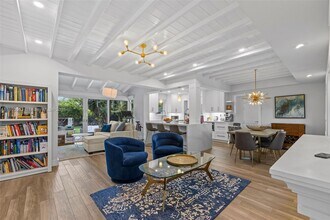 90 NE 106th St in Miami Shores, FL - Foto de edificio - Building Photo