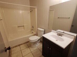 16817 Village Oak Loop, Unit 1904 in Austin, TX - Building Photo - Building Photo