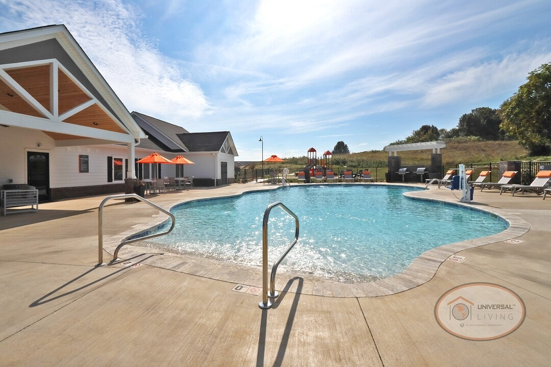 Universal at Mountain View in Johnson City, TN - Foto de edificio
