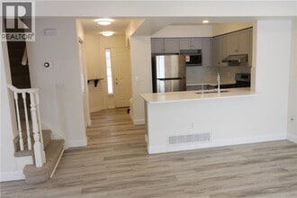 532 Mariner Dr in Waterloo, ON - Building Photo - Building Photo