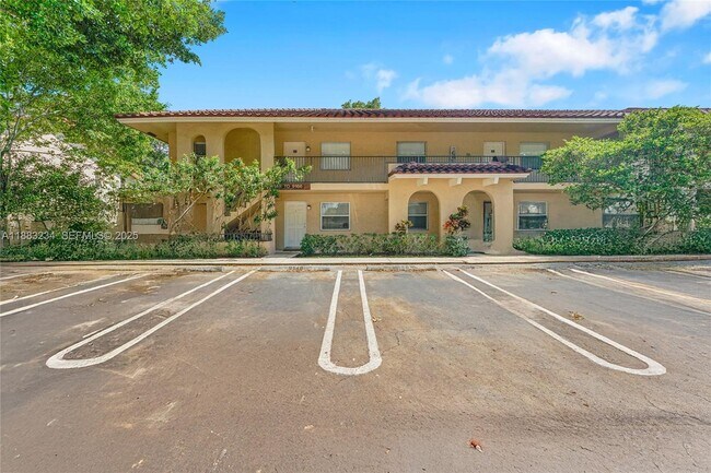 9158 NW 40th St in Coral Springs, FL - Foto de edificio - Building Photo