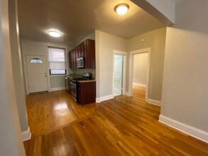 1318 W Waveland Ave, Unit 1 in Chicago, IL - Building Photo - Building Photo