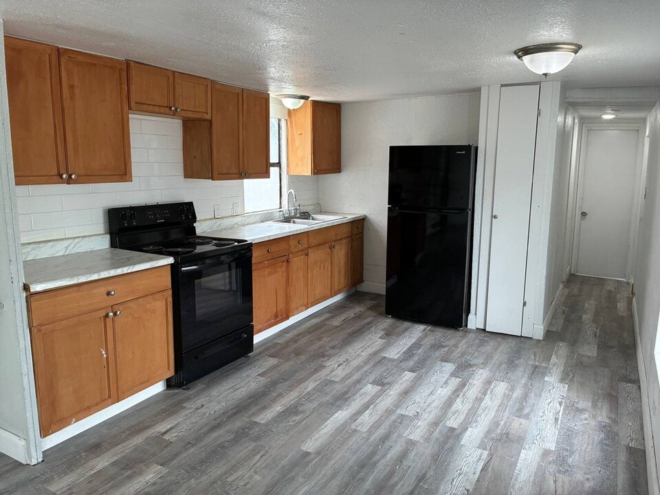 1025 W Socrum Loop Rd in Lakeland, FL - Building Photo