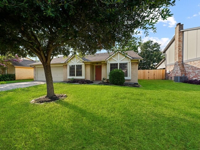 327 Muirwood Ln in Sugar Land, TX - Building Photo - Building Photo