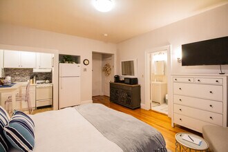 1253 Beacon St in Brookline, MA - Foto de edificio - Building Photo