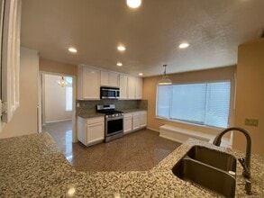 9154 Old Creek Dr in Elk Grove, CA - Building Photo - Building Photo