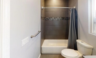 5118-5120 E Falls View Dr in San Diego, CA - Building Photo - Building Photo