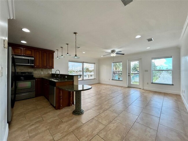 116 143rd Ave in Madeira Beach, FL - Building Photo - Building Photo