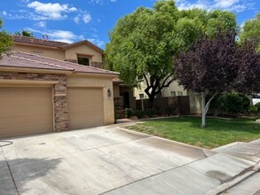 10563 Beech Creek St in Las Vegas, NV - Foto de edificio - Building Photo