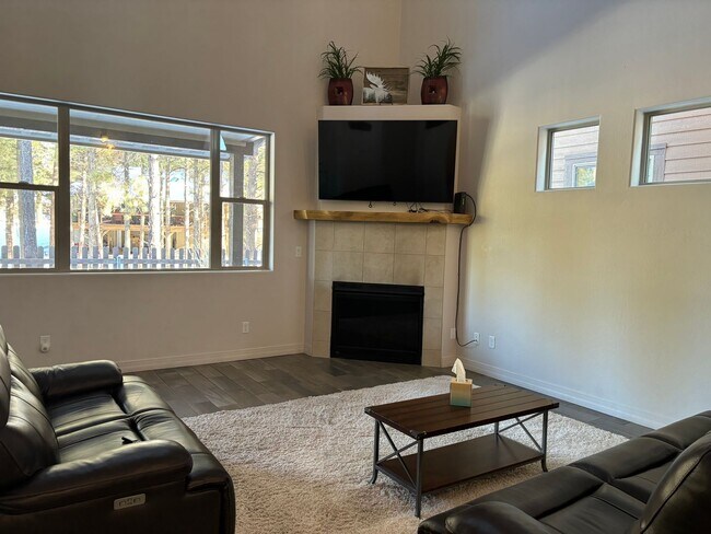 2547 W Pollo Cir in Flagstaff, AZ - Building Photo - Building Photo