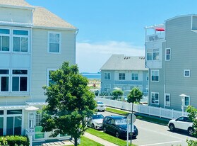 131 Meridian Blvd, Unit 131 Meridian Unit 1 in Arverne, NY - Building Photo