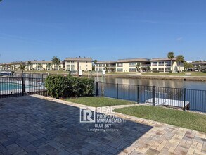 4717 Floramar Terrace in New Port Richey, FL - Building Photo - Building Photo