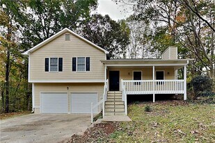 266 Grapevine Dr in Douglasville, GA - Building Photo