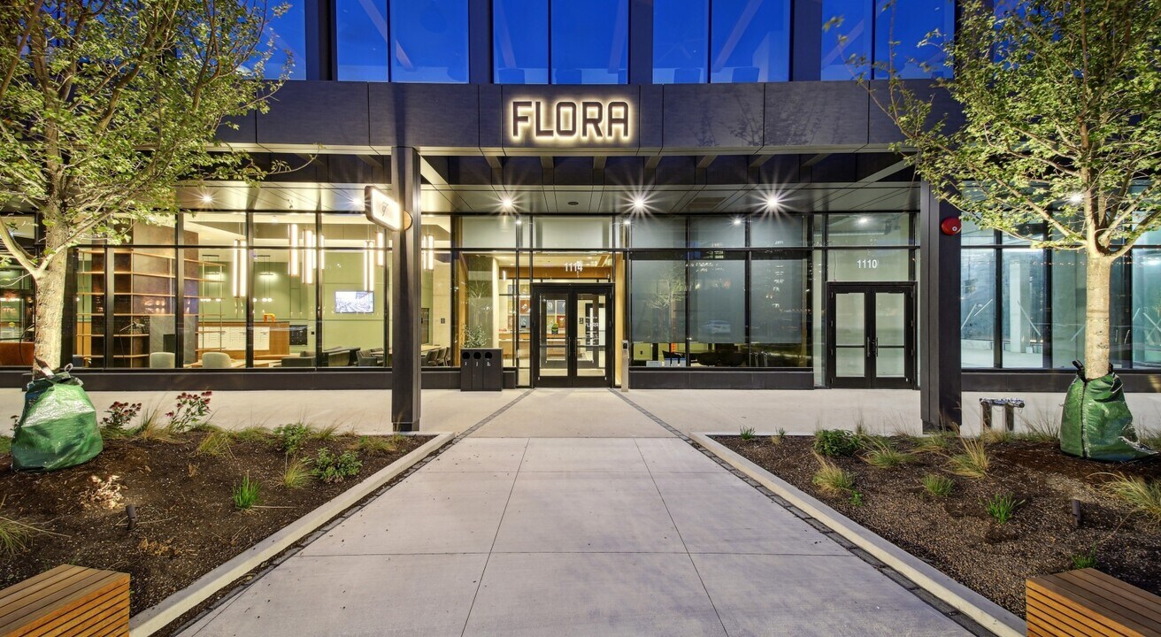 1114 W Carroll Ave in Chicago, IL - Building Photo