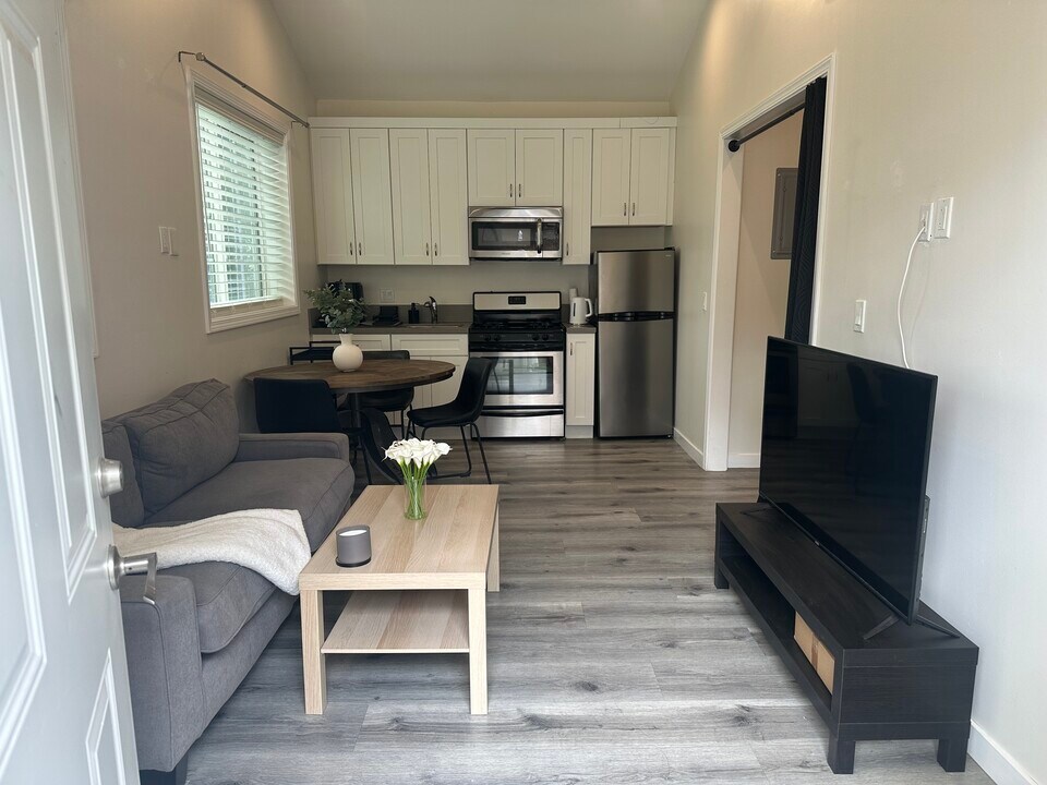 23449 Strathern St in West Hills, CA - Building Photo