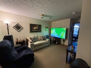 Anthony Square Senior Apartments in Terre Haute, IN - Foto de edificio - Building Photo