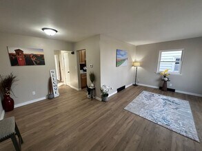 1126-1128-1128 Byron Ave in Waterloo, IA - Building Photo - Building Photo