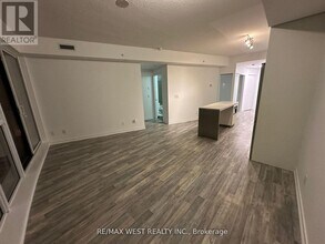 51-1551 E Liberty St in Toronto, ON - Building Photo - Building Photo