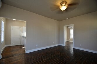 309 Lowry St in Kerrville, TX - Building Photo - Building Photo