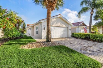 5021 Ventura Ct in Naples, FL - Foto de edificio - Building Photo