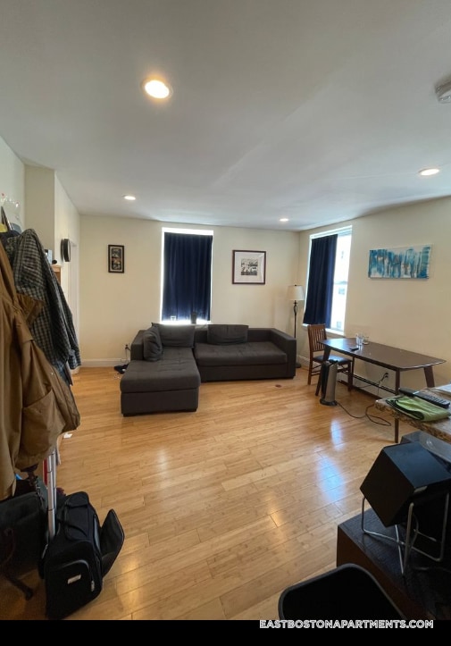 212 Maverick St, Unit 3 in Boston, MA - Building Photo - Building Photo