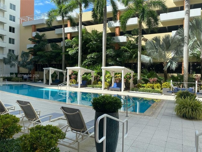 18800 NE 29th Ave, Unit 4 in Miami, FL - Building Photo - Building Photo