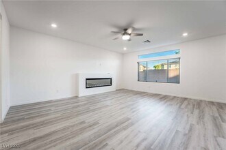 5905 Becklow Gdns Ave in Las Vegas, NV - Building Photo - Building Photo