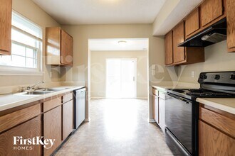 10247 Hornton St in Indianapolis, IN - Foto de edificio - Building Photo