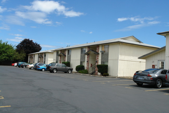 Keizer Square in Salem, OR - Building Photo - Building Photo