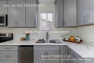 6849 Treelark Way-Unit -B in Citrus Heights, CA - Foto de edificio - Building Photo