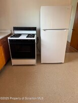 901 S Webster Ave in Scranton, PA - Building Photo