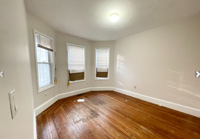 733 Parker St, Unit 1 in Boston, MA - Building Photo - Building Photo