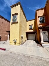 3150 N Yarbrough Dr in El Paso, TX - Building Photo - Building Photo
