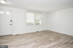 14550 Farmcrest Pl in Silver Spring, MD - Building Photo