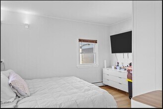 68 Wood St in Warren, RI - Building Photo - Building Photo