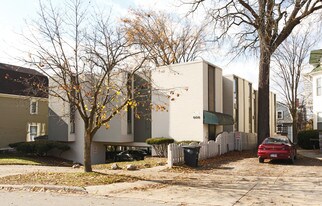 808 Oakland Ave in Ann Arbor, MI - Building Photo